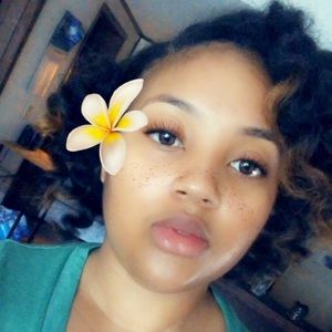 Meet your Posher, Deionca